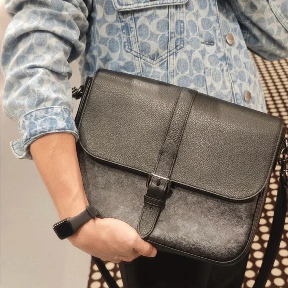 NWT Coach Warner Messenger Bag CW214